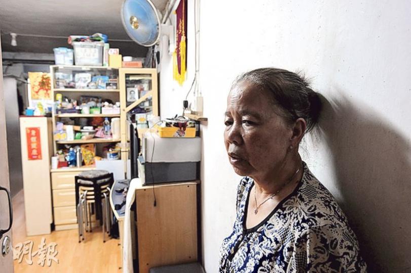 陳母昨接受記者訪問時表示,即使如何辛苦照顧女兒也不計較,但自己年事已高,不知能照顧女兒多久,希望政府能夠提供協助,盡快安排女兒入住院舍。(樊銳昌攝) 陳母昨接受記者訪問時表示,即使如何辛苦照顧女兒也不計較,但自己年事已高,不知能照顧女兒多久,希望政府能夠提供協助,盡快安排女兒入住院舍。(樊銳昌攝)