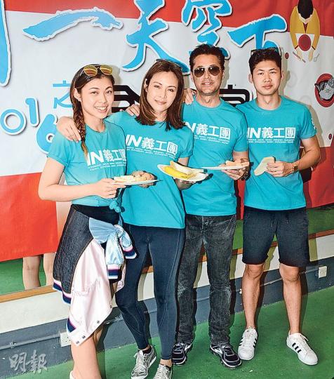 王敏德(右二)與太太馬詩慧(左二)、女兒王曼喜(左一)及兒子王躍穎(右一)一起行善。(攝影鎅O者:梁榮達) 王敏德(右二)與太太馬詩慧(左二)、女兒王曼喜(左一)及兒子王躍穎(右一)一起行善。(攝影鎅O者:梁榮達)