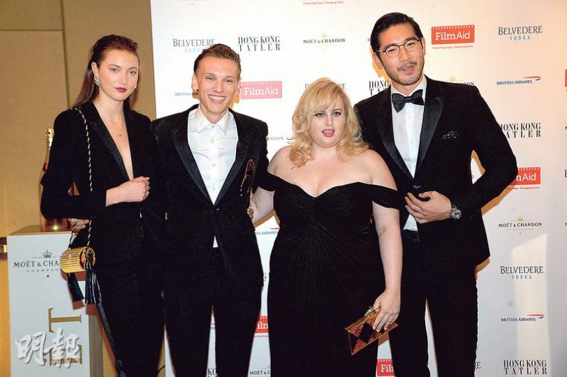 高以翔(右起)、Rebel Wilson、占美保華與模特兒女友Matilda Lowther於慈善晚宴聚首。(攝影:劉永銳) 高以翔(右起)、Rebel Wilson、占美保華與模特兒女友Matilda Lowther於慈善晚宴聚首。(攝影:劉永銳)
