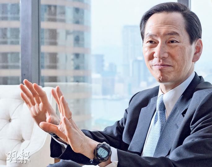 行會成員陳智思就快卸任活化歷史建築諮詢委員會主席,佢表明「梗係唔會」選下屆特首,仲話做局長都唔考慮,要以打理家族生意行先,以「兼職」形式做「公職」先啱自己。(劉焌陶攝) 行會成員陳智思就快卸任活化歷史建築諮詢委員會主席,佢表明「梗係唔會」選下屆特首,仲話做局長都唔考慮,要以打理家族生意行先,以「兼職」形式做「公職」先啱自己。(劉焌陶攝)