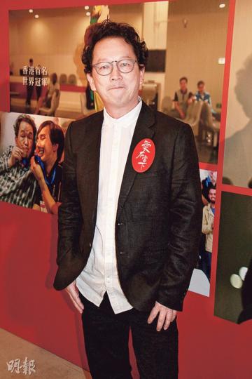 廖啓智跟家人開設群組聯繫感情及溝通。(攝影:柯美) 廖啓智跟家人開設群組聯繫感情及溝通。(攝影:柯美)