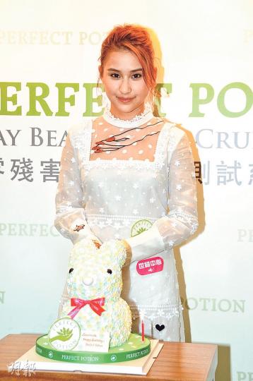 何超蓮暫時專注工作,就算出街都盡量「全女班」。(攝影:鍾偉茵) 何超蓮暫時專注工作,就算出街都盡量「全女班」。(攝影:鍾偉茵)