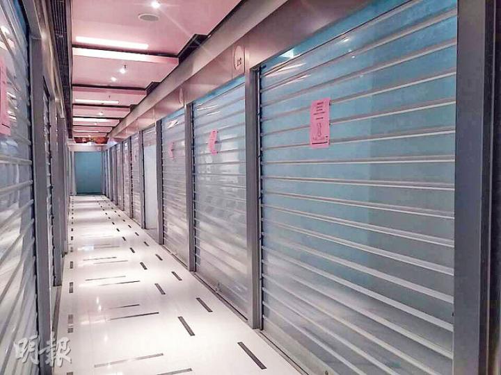 北角城市金庫約有300多個舖位,現時已出租四成,不過商場內仍有不少空置舖位。(劉詠怡攝) 北角城市金庫約有300多個舖位,現時已出租四成,不過商場內仍有不少空置舖位。(劉詠怡攝)