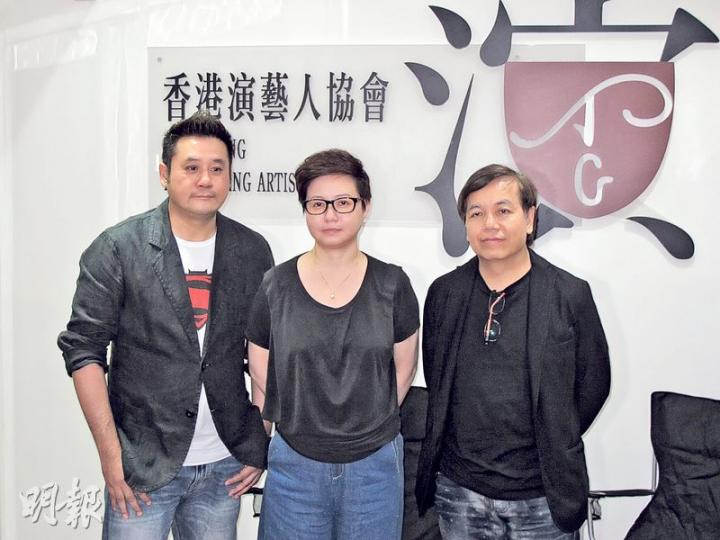 卓慧敏(中)在麥長青(左)及田啓文(右)陪同下在演協會址開記者會。(攝影:鍾一虹) 卓慧敏(中)在麥長青(左)及田啓文(右)陪同下在演協會址開記者會。(攝影:鍾一虹)