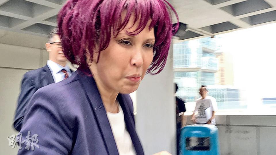 林明珠因藐視法庭罪被罰款20萬元,她在庭外表示對毋須坐牢感到鬆一口氣。(章淑廉攝)法官認為事件導致顧瑞英(左)與女兒林明珠聲譽受損,已屬懲罰,判處兩人各罰款20萬元。(章淑廉攝) 林明珠因藐視法庭罪被罰款20萬元,她在庭外表示對毋須坐牢感到鬆一口氣。(章淑廉攝)法官認為事件導致顧瑞英(左)與女兒林明珠聲譽受損,已屬懲罰,判處兩人各罰款20萬元。(章淑廉攝)