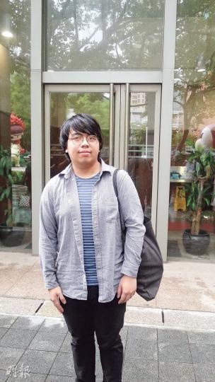 林朗彥(圖)在庭外解釋,不是不重視社會服務令,但承認與感化官聯絡有「甩漏」,承諾會檢討疏忽之處,盡力完成社會服務令。(羅霜寧攝) 林朗彥(圖)在庭外解釋,不是不重視社會服務令,但承認與感化官聯絡有「甩漏」,承諾會檢討疏忽之處,盡力完成社會服務令。(羅霜寧攝)