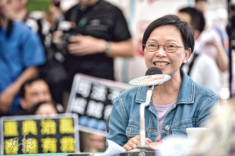 上周與全國人大委員長張德江會面的工黨何秀蘭(圖),昨表示對與中央再次會面持開放態度,前提是會面須有議程和進展,「最具體是重啟政改」,否則沒有進展的宴請和酒會只是徒具形式。(蘇智鑫攝) 上周與全國人大委員長張德江會面的工黨何秀蘭(圖),昨表示對與中央再次會面持開放態度,前提是會面須有議程和進展,「最具體是重啟政改」,否則沒有進展的宴請和酒會只是徒具形式。(蘇智鑫攝)