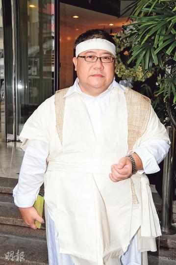 劉錫賢的父親昨日設靈,他憶起亡父時難掩傷感。(攝影鎅O者:林祖傑)姜皓文、吳浣儀及袁潔儀前來致祭。(攝影鎅O者:林祖傑) 劉錫賢的父親昨日設靈,他憶起亡父時難掩傷感。(攝影鎅O者:林祖傑)姜皓文、吳浣儀及袁潔儀前來致祭。(攝影鎅O者:林祖傑)