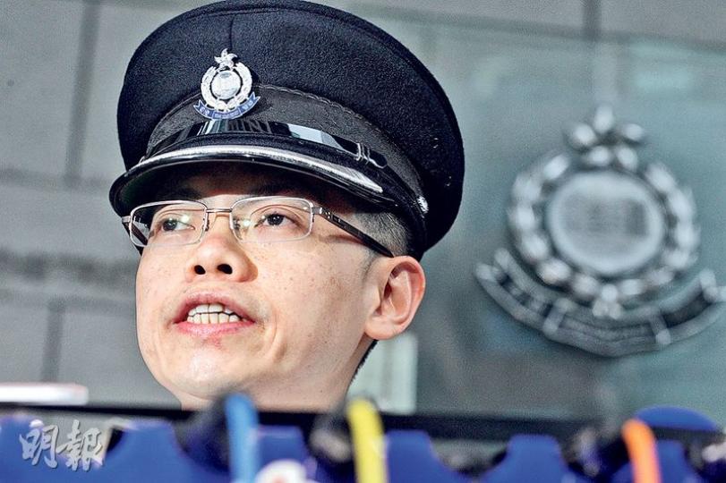 灣仔警區指揮官麥展豪(圖)昨日稱,對保釋金失竊事件中受影響的人「講聲唔好意思」,已聯絡到共約60名受事件影響的人,但未有交代總數,亦沒正面回應會否追究責任誰屬。(李紹昌攝) 灣仔警區指揮官麥展豪(圖)昨日稱,對保釋金失竊事件中受影響的人「講聲唔好意思」,已聯絡到共約60名受事件影響的人,但未有交代總數,亦沒正面回應會否追究責任誰屬。(李紹昌攝)