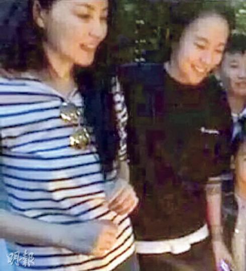 王菲與童童出席生日會為李嫣慶生。(微博圖片)李亞鵬吻賀女兒生日,父女情深。(微博圖片) 王菲與童童出席生日會為李嫣慶生。(微博圖片)李亞鵬吻賀女兒生日,父女情深。(微博圖片)