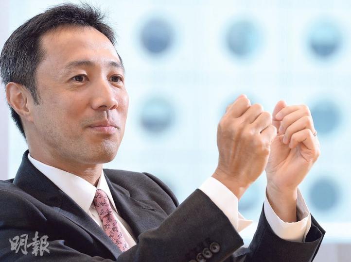 摩根大通香港環球投資銀行部主管劉伯偉建議,監管機構可以考慮將股東禁售期延長,由現時一般設6至12個月的禁售期,一律提升至24個月,料對炒殼具一定阻嚇作用。(劉焌陶攝) 摩根大通香港環球投資銀行部主管劉伯偉建議,監管機構可以考慮將股東禁售期延長,由現時一般設6至12個月的禁售期,一律提升至24個月,料對炒殼具一定阻嚇作用。(劉焌陶攝)