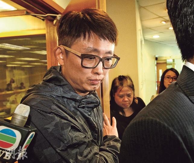 死者兒子王冰蕓多年來為父親爭取公道,他形容自己猶如人球被踢來踢去,昨日等到護士管理局裁決,一切亦值得,盼市民藉事件關注醫療體制出了什麼問題。(林俊源攝) 死者兒子王冰蕓多年來為父親爭取公道,他形容自己猶如人球被踢來踢去,昨日等到護士管理局裁決,一切亦值得,盼市民藉事件關注醫療體制出了什麼問題。(林俊源攝)