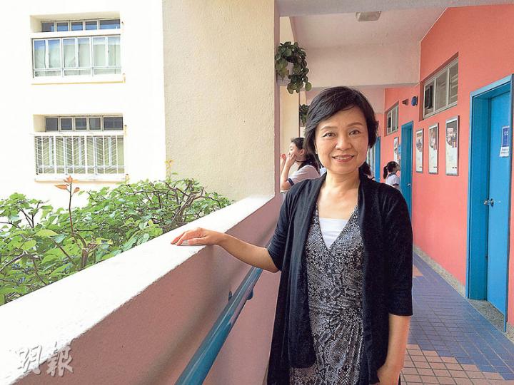 被視為傳統左校的福建中學校長蔡若蓮認為,六四中武力清場、用槍是「不對」,但不會用「平反六四」字眼處理事件,而是要求「正確評價」六四。(渠贇攝) 被視為傳統左校的福建中學校長蔡若蓮認為,六四中武力清場、用槍是「不對」,但不會用「平反六四」字眼處理事件,而是要求「正確評價」六四。(渠贇攝)