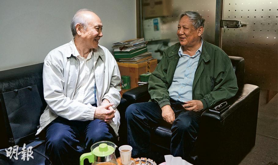 「林彪集團」中黃永勝的長子黃春光(左)和邱會作的長子邱路光(右)談及文革,滔滔不絕。(林迎攝) 「林彪集團」中黃永勝的長子黃春光(左)和邱會作的長子邱路光(右)談及文革,滔滔不絕。(林迎攝)