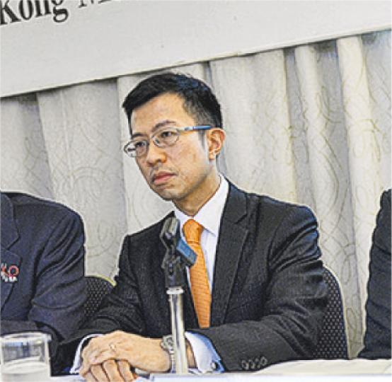 香港醫學會對接連有港人到內地注射肉毒桿菌後,疑因注射過多劑量懷疑中毒表示關注,會董兼皮膚科專科醫生陳厚毅呼籲市民若要到外地注射,要小心留意產品及場所是否符合安全。(蘇智鑫攝) 香港醫學會對接連有港人到內地注射肉毒桿菌後,疑因注射過多劑量懷疑中毒表示關注,會董兼皮膚科專科醫生陳厚毅呼籲市民若要到外地注射,要小心留意產品及場所是否符合安全。(蘇智鑫攝)
