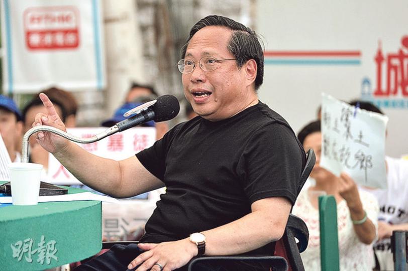 支聯會主席何俊仁對今年仍有逾10萬人出席六四晚會感非常鼓舞,亦看見不少年輕人出席,不相信大學生只有一面倒聲音。(馮凱鍵攝) 支聯會主席何俊仁對今年仍有逾10萬人出席六四晚會感非常鼓舞,亦看見不少年輕人出席,不相信大學生只有一面倒聲音。(馮凱鍵攝)