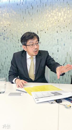 花旗銀行董事總經理楊長浩(圖)表示,香港對財資中心實施稅務優惠之後,再加上離岸人民幣優勢,未來發展財資中心的機會比新加坡大。(明報記者攝) 花旗銀行董事總經理楊長浩(圖)表示,香港對財資中心實施稅務優惠之後,再加上離岸人民幣優勢,未來發展財資中心的機會比新加坡大。(明報記者攝)