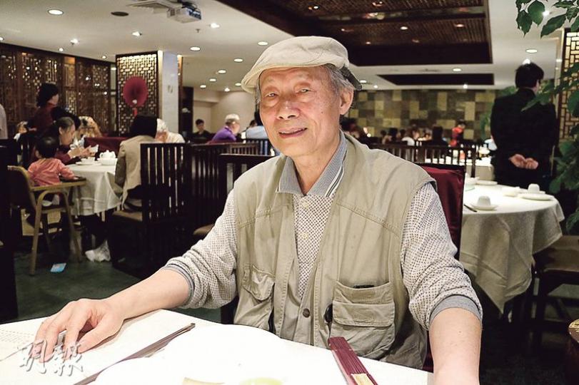69歲的陳一陽,精神矍鑠,總喜歡持一把摺扇;他對香港的問題也極有興趣,在審議政改和佔中的時期還寫了不少相關的文章。(劉利攝) 69歲的陳一陽,精神矍鑠,總喜歡持一把摺扇;他對香港的問題也極有興趣,在審議政改和佔中的時期還寫了不少相關的文章。(劉利攝)