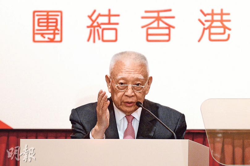 團結香港基金主席董建華昨日在午餐會上演說,承認歷任特首都做不到行政主導,建議政府要與建制派建立緊密伙伴關係,亦要與反對派增加溝通。(鍾林枝攝) 團結香港基金主席董建華昨日在午餐會上演說,承認歷任特首都做不到行政主導,建議政府要與建制派建立緊密伙伴關係,亦要與反對派增加溝通。(鍾林枝攝)