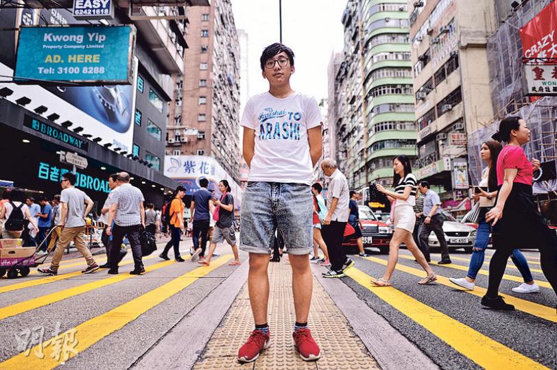 學聯新任秘書長陳旻羲笑言自己未適應面向傳媒,又指由於歷任學聯秘書長都負責回應傳媒,予外界錯覺秘書長是學聯的領袖。陳強調秘書長只是學聯其中一分子,說未來會讓學聯其他成員一齊分擔面向傳媒的工作。(馮凱鍵攝) 學聯新任秘書長陳旻羲笑言自己未適應面向傳媒,又指由於歷任學聯秘書長都負責回應傳媒,予外界錯覺秘書長是學聯的領袖。陳強調秘書長只是學聯其中一分子,說未來會讓學聯其他成員一齊分擔面向傳媒的工作。(馮凱鍵攝)