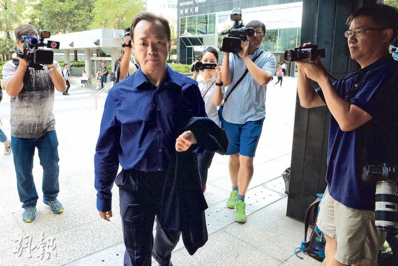 助理海事處長蘇平治(圖)指示下屬不執行船舶須配備兒童救生衣的新例,早前被裁定公職人員行為失當罪罪成,昨被判囚16個月。法官判刑時稱,蘇的行為辜負了公眾對海事處,甚至整個公務員制度的信任,影響深遠。(劉焌陶攝) 助理海事處長蘇平治(圖)指示下屬不執行船舶須配備兒童救生衣的新例,早前被裁定公職人員行為失當罪罪成,昨被判囚16個月。法官判刑時稱,蘇的行為辜負了公眾對海事處,甚至整個公務員制度的信任,影響深遠。(劉焌陶攝)