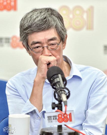 銅鑼灣書店店長林榮基(圖)昨表示,特首梁振英去信中央的做法只是「指定動作」,但不知效果如何,若內地一直沒有答覆,港府應想辦法追問。(蘇智鑫攝) 銅鑼灣書店店長林榮基(圖)昨表示,特首梁振英去信中央的做法只是「指定動作」,但不知效果如何,若內地一直沒有答覆,港府應想辦法追問。(蘇智鑫攝)