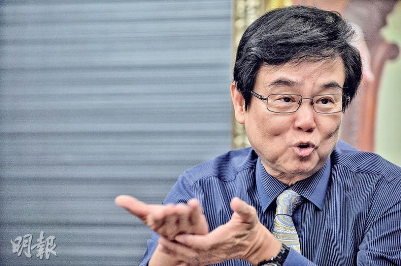 天馬影視主席黃栢鳴表示,公司策略是拍一些與內地合作的大片,亦拍一些本地電影培育新人。捧新人一半是為了業務持續下去,一半是對電影的情意結,即使捧起的新人跳槽也沒關係。(蘇智鑫攝) 天馬影視主席黃栢鳴表示,公司策略是拍一些與內地合作的大片,亦拍一些本地電影培育新人。捧新人一半是為了業務持續下去,一半是對電影的情意結,即使捧起的新人跳槽也沒關係。(蘇智鑫攝)