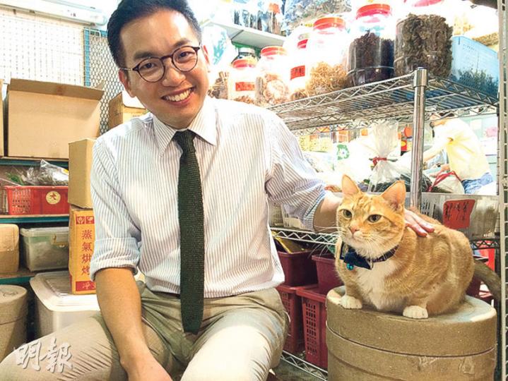 楊岳橋話食環署可諗諗放寬限制,容許街市商戶有條件合法養貓。(黃振豪攝) 楊岳橋話食環署可諗諗放寬限制,容許街市商戶有條件合法養貓。(黃振豪攝)