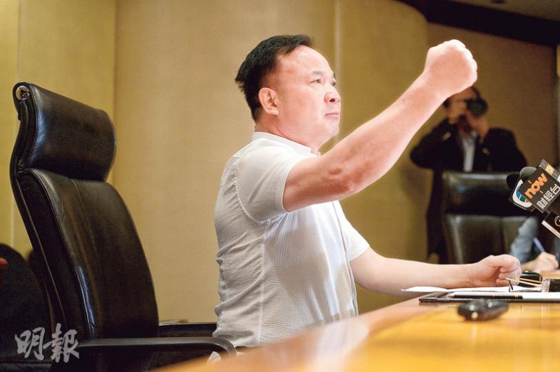 霸王主席陳啟源(圖)昨日重申,對高院判決感到極度不滿,他希望與壹傳媒老闆黎智英直接對話,盼與其就新聞自由、民族復興、團結及共融的範疇討論。(鍾林枝攝) 霸王主席陳啟源(圖)昨日重申,對高院判決感到極度不滿,他希望與壹傳媒老闆黎智英直接對話,盼與其就新聞自由、民族復興、團結及共融的範疇討論。(鍾林枝攝)