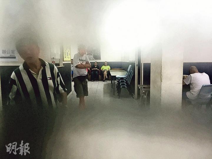 社署稱，葵涌殘疾院舍「國寶之家」對一名院友不當使用約束物品，已安排該院友接受暫託住宿照顧服務，並向該院舍發出糾正指示。記者昨現場所見該院如常運作。（林俊源攝）
