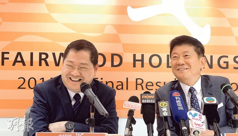 大快活主席羅開揚(右)表示,公司「唔鼓勵員工開OT」,即使員工在個別情况如大清潔,需要加班,公司會給予員工略高於時薪的「投入津貼」。旁為集團行政總裁陳志成。(劉焌陶攝) 大快活主席羅開揚(右)表示,公司「唔鼓勵員工開OT」,即使員工在個別情况如大清潔,需要加班,公司會給予員工略高於時薪的「投入津貼」。旁為集團行政總裁陳志成。(劉焌陶攝)