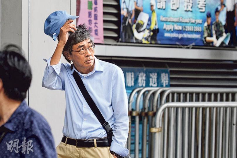 林榮基昨到灣仔警署落口供後見記者，今早會再到警署提供資料。（鍾林枝攝）