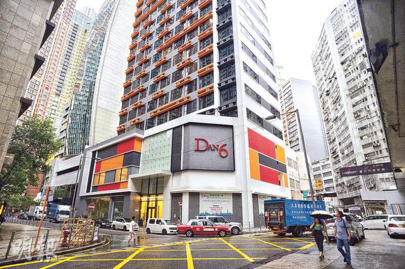 地政總署稱DAN6(圖)內30個單位涉違反土地用途,包括被用作辦公室、工作室、髮型屋及住宅等,已發出清拆令及警告信,要求在限期前還原單位及拆除僭建物。(蘇智鑫攝) 地政總署稱DAN6(圖)內30個單位涉違反土地用途,包括被用作辦公室、工作室、髮型屋及住宅等,已發出清拆令及警告信,要求在限期前還原單位及拆除僭建物。(蘇智鑫攝)