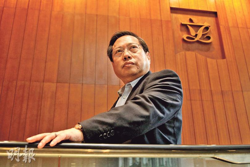 民主黨立法會議員何俊仁1995年已晉身立法局,擔任議員至今。議會生涯中除為港人發聲,也有無數內地人上門求助,「搞到我們好頭痛」,但他慨嘆可做的不多,有時只能為來港的求助者支付數百元酒店費用。(林俊源攝) 民主黨立法會議員何俊仁1995年已晉身立法局,擔任議員至今。議會生涯中除為港人發聲,也有無數內地人上門求助,「搞到我們好頭痛」,但他慨嘆可做的不多,有時只能為來港的求助者支付數百元酒店費用。(林俊源攝)