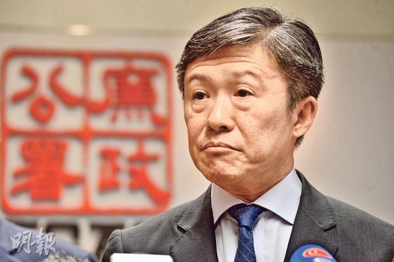 廉政專員白韞六(圖)昨向傳媒交代署任執行處首長李寶蘭突然被取消署任安排一事,多次重申只考慮李工作表現未達要求,並無其他考慮,又稱特首梁振英亦無就事件給意見或參與決定過程,但承認事前有通知特首。(楊柏賢攝) 廉政專員白韞六(圖)昨向傳媒交代署任執行處首長李寶蘭突然被取消署任安排一事,多次重申只考慮李工作表現未達要求,並無其他考慮,又稱特首梁振英亦無就事件給意見或參與決定過程,但承認事前有通知特首。(楊柏賢攝)
