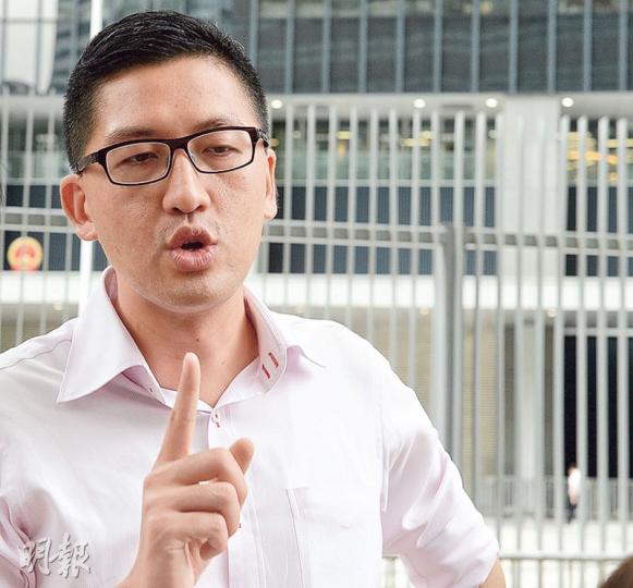 曾任廉署調查主任的民主黨林卓廷昨引述廉署消息稱,廉政專員白韞六昨於內部高層員工會議上,承認過去數月未有向李寶蘭指其工作表現不足。(劉焌陶攝) 曾任廉署調查主任的民主黨林卓廷昨引述廉署消息稱,廉政專員白韞六昨於內部高層員工會議上,承認過去數月未有向李寶蘭指其工作表現不足。(劉焌陶攝)