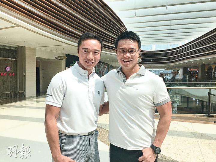 觀瀾湖集團主席朱鼎健(右)同細佬、副主席朱鼎耀(左)將觀瀾湖變成綜合旅遊嘅地方。(何曉勤攝)深圳觀瀾湖新城內有幾幢4層高建築,舉辦展覽、手藝工場等,除咗內地文化產業者外,亦會協助港青去創業。(何曉勤攝) 觀瀾湖集團主席朱鼎健(右)同細佬、副主席朱鼎耀(左)將觀瀾湖變成綜合旅遊嘅地方。(何曉勤攝)深圳觀瀾湖新城內有幾幢4層高建築,舉辦展覽、手藝工場等,除咗內地文化產業者外,亦會協助港青去創業。(何曉勤攝)