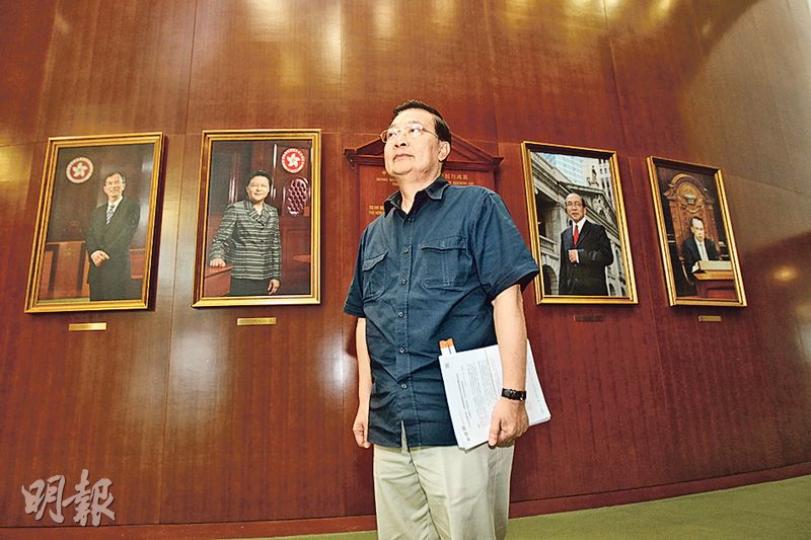 自言「被時代選中」從政的譚耀宗(圖)臨將告別議會,近期因割瘜肉風波而要向公眾致歉,讓他明白自己更應該是時候退下火線。(李紹昌攝) 自言「被時代選中」從政的譚耀宗(圖)臨將告別議會,近期因割瘜肉風波而要向公眾致歉,讓他明白自己更應該是時候退下火線。(李紹昌攝)