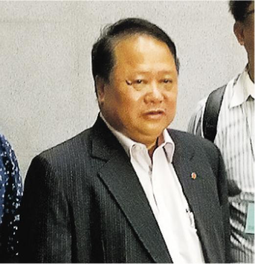 早前退出民建聯並決定再戰立法會漁農界的黃容根,昨強調中聯辦不會找他商討選情,「我不是服務中聯辦,我服務香港漁農界」。(梁智康攝)面對前黨友黃容根挑戰,競逐連任漁農界的民建聯何俊賢(圖)昨稱「任何人在愛國愛港情况下,都是兄弟、朋友」。(梁智康攝) 早前退出民建聯並決定再戰立法會漁農界的黃容根,昨強調中聯辦不會找他商討選情,「我不是服務中聯辦,我服務香港漁農界」。(梁智康攝)面對前黨友黃容根挑戰,競逐連任漁農界的民建聯何俊賢(圖)昨稱「任何人在愛國愛港情况下,都是兄弟、朋友」。(梁智康攝)