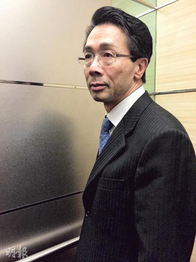 著名兒科專科醫生馮宜亮為一名10個月大男嬰治療咳嗽及耳朵痕癢,涉9項專業失德,昨接受醫務聆訊,專家證人質疑他同時處方兩種類固醇及類固醇Flixotide的劑量過高。(勞敏儀攝) 著名兒科專科醫生馮宜亮為一名10個月大男嬰治療咳嗽及耳朵痕癢,涉9項專業失德,昨接受醫務聆訊,專家證人質疑他同時處方兩種類固醇及類固醇Flixotide的劑量過高。(勞敏儀攝)