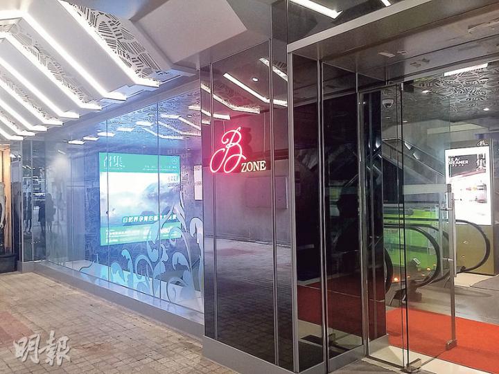 尖沙嘴百利商場地庫全層,已重新命名為「B ZONE」,業主斥資2000萬元內部重新裝修,及為地庫樓層加設自動扶手電梯。(劉詠怡攝)尖沙嘴百利現時「B Zone」地庫舖位裝修已大致完成,面積約200方呎至700方呎不等,計劃本月推出招租。(劉詠怡攝) 尖沙嘴百利商場地庫全層,已重新命名為「B ZONE」,業主斥資2000萬元內部重新裝修,及為地庫樓層加設自動扶手電梯。(劉詠怡攝)尖沙嘴百利現時「B Zone」地庫舖位裝修已大致完成,面積約200方呎至700方呎不等,計劃本月推出招租。(劉詠怡攝)