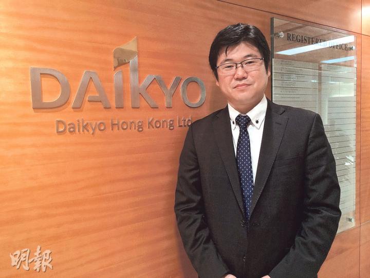 大京香港總經理安岡晃浩表示,自人民幣貶值後,不少來自中國的專業投資者,經過基金經理或資產經理在日本大手購入貴價樓。(溫婉婷攝) 大京香港總經理安岡晃浩表示,自人民幣貶值後,不少來自中國的專業投資者,經過基金經理或資產經理在日本大手購入貴價樓。(溫婉婷攝)