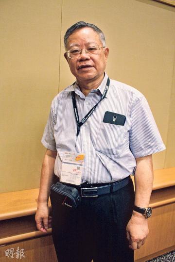 上海作家葉永烈(圖)昨在香港書展向本報表示,如果前總理朱鎔基讓他寫傳記,他馬上就去。(楊立贇攝) 上海作家葉永烈(圖)昨在香港書展向本報表示,如果前總理朱鎔基讓他寫傳記,他馬上就去。(楊立贇攝)
