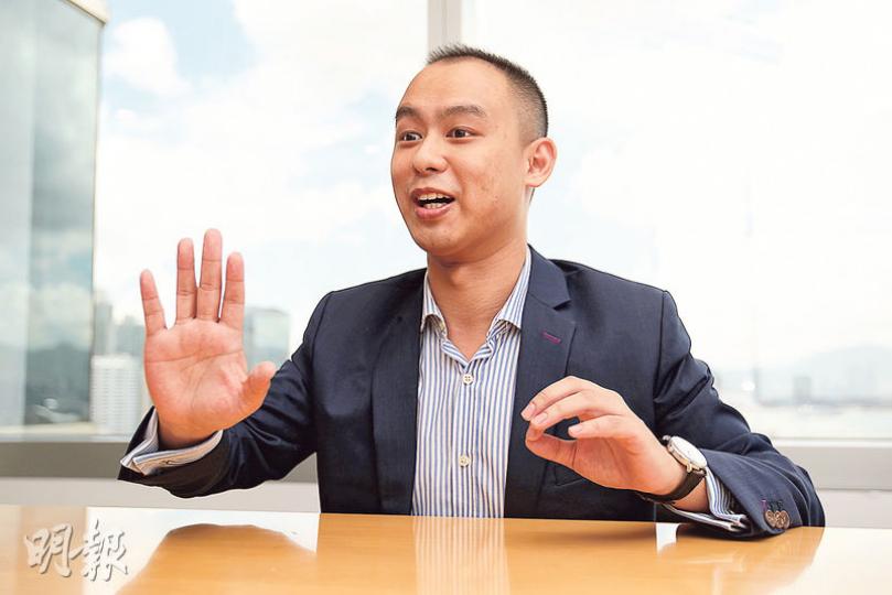 Uber香港營運總監佘雋知(圖)表示,預計公司可於1年內在港支援Apple Pay支付服務;另下半年將重點開發企業客戶,提供統一叫車管理服務,未來亦計劃在港推出外賣送餐等服務。(林俊源攝) Uber香港營運總監佘雋知(圖)表示,預計公司可於1年內在港支援Apple Pay支付服務;另下半年將重點開發企業客戶,提供統一叫車管理服務,未來亦計劃在港推出外賣送餐等服務。(林俊源攝)
