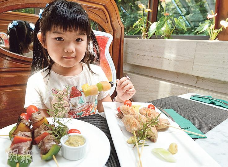 Tai O Lookout推出多款BBQ美食和沙律,令大家可以大快朵頤。(劉焌陶攝) Tai O Lookout推出多款BBQ美食和沙律,令大家可以大快朵頤。(劉焌陶攝)