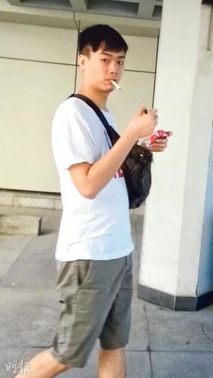被告的兒子王焰鵬(圖)供稱,被告自首前把車轉到其名下,要他以賣掉車的款項處理母親的身後事。他又承認被告自首前曾給予他10萬港元和2萬元人民幣,並取消保單及繳付信用卡款項。(羅霜寧攝)死者王莉的情夫王穎(圖)供稱,林莉與他交往時,提到與丈夫相處不佳而不開心。林莉又曾向他提出終止關係,但過了一個半月又主動聯絡他。(羅霜寧攝) 被告的兒子王焰鵬(圖)供稱,被告自首前把車轉到其名下,要他以賣掉車的款項處理母親的身後事。他又承認被告自首前曾給予他10萬港元和2萬元人民幣,並取消保單及繳付信用卡款項。(羅霜寧攝)死者王莉的情夫王穎(圖)供稱,林莉與他交往時,提到與丈夫相處不佳而不開心。林莉又曾向他提出終止關係,但過了一個半月又主動聯絡他。(羅霜寧攝)