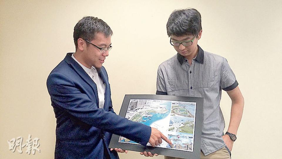香港高等教育科技學院(THEi)園境建築學生陳樂榮(右)在規劃署比賽中獲獎,該校教師、園境師學會副會長陳元敬(左)稱園境師為朝陽產業,畢業生起薪約1.6萬至1.8萬元。(田青青攝) 香港高等教育科技學院(THEi)園境建築學生陳樂榮(右)在規劃署比賽中獲獎,該校教師、園境師學會副會長陳元敬(左)稱園境師為朝陽產業,畢業生起薪約1.6萬至1.8萬元。(田青青攝)