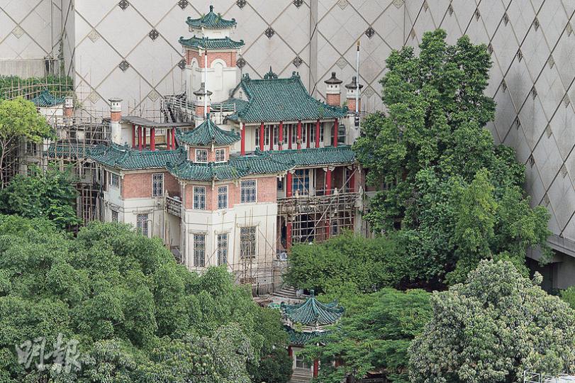 虎豹別墅丟空10多年,去年底獲立法會撥款裝修,工程仍在進行,預計虎豹樂圃將於2018年尾開校。(楊柏賢攝) 虎豹別墅丟空10多年,去年底獲立法會撥款裝修,工程仍在進行,預計虎豹樂圃將於2018年尾開校。(楊柏賢攝)