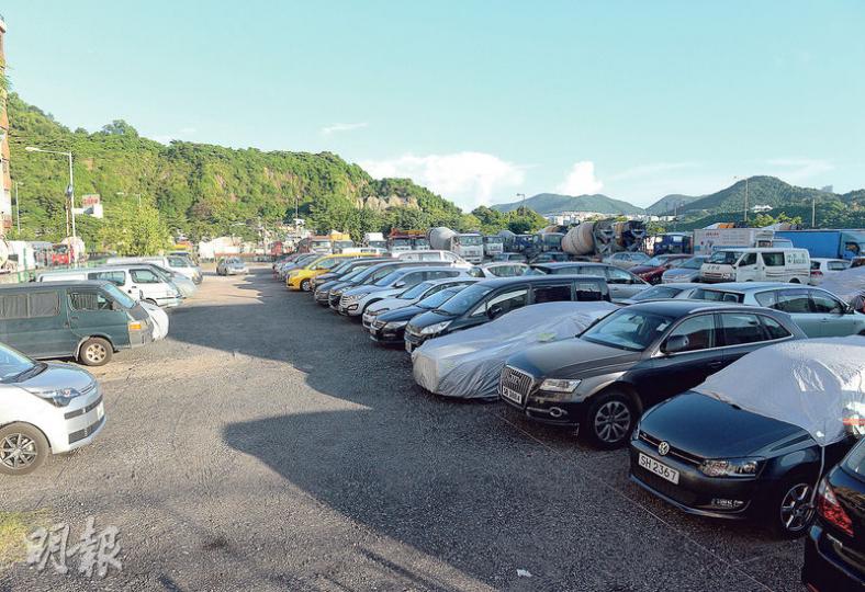 由五礦地產以40.05億元奪得每方呎樓面地價7068元的油塘崇信街住宅地,創東九龍住宅地每方呎樓面地價新高。(劉焌陶攝) 由五礦地產以40.05億元奪得每方呎樓面地價7068元的油塘崇信街住宅地,創東九龍住宅地每方呎樓面地價新高。(劉焌陶攝)