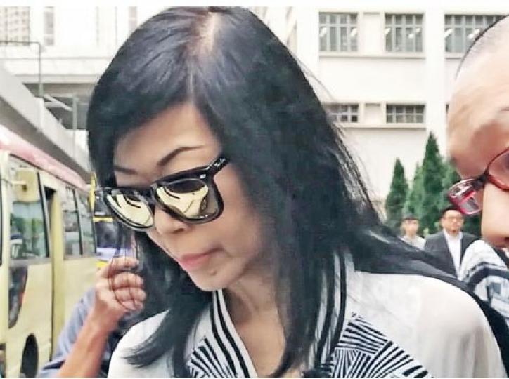 首聯有限公司昨派代表到庭應訊,散庭離開時未有回應記者提問。(植敏欣攝) 首聯有限公司昨派代表到庭應訊,散庭離開時未有回應記者提問。(植敏欣攝)